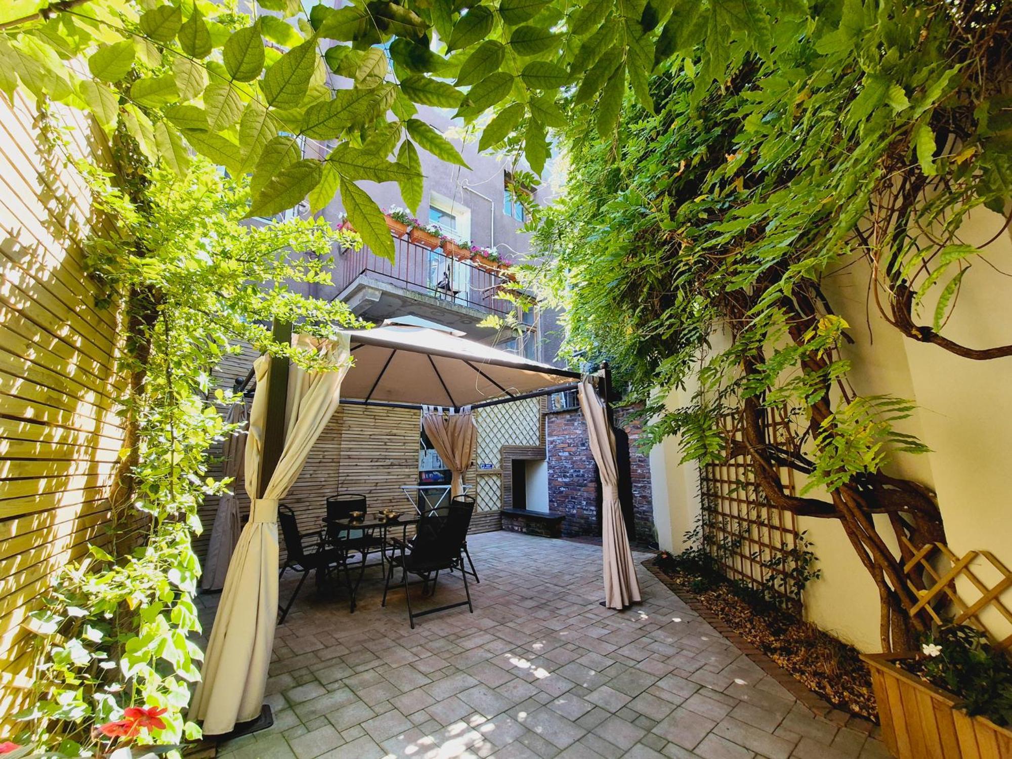 Pini Hostel - Przytulne Pokoje W Centrum Krakowa Kültér fotó