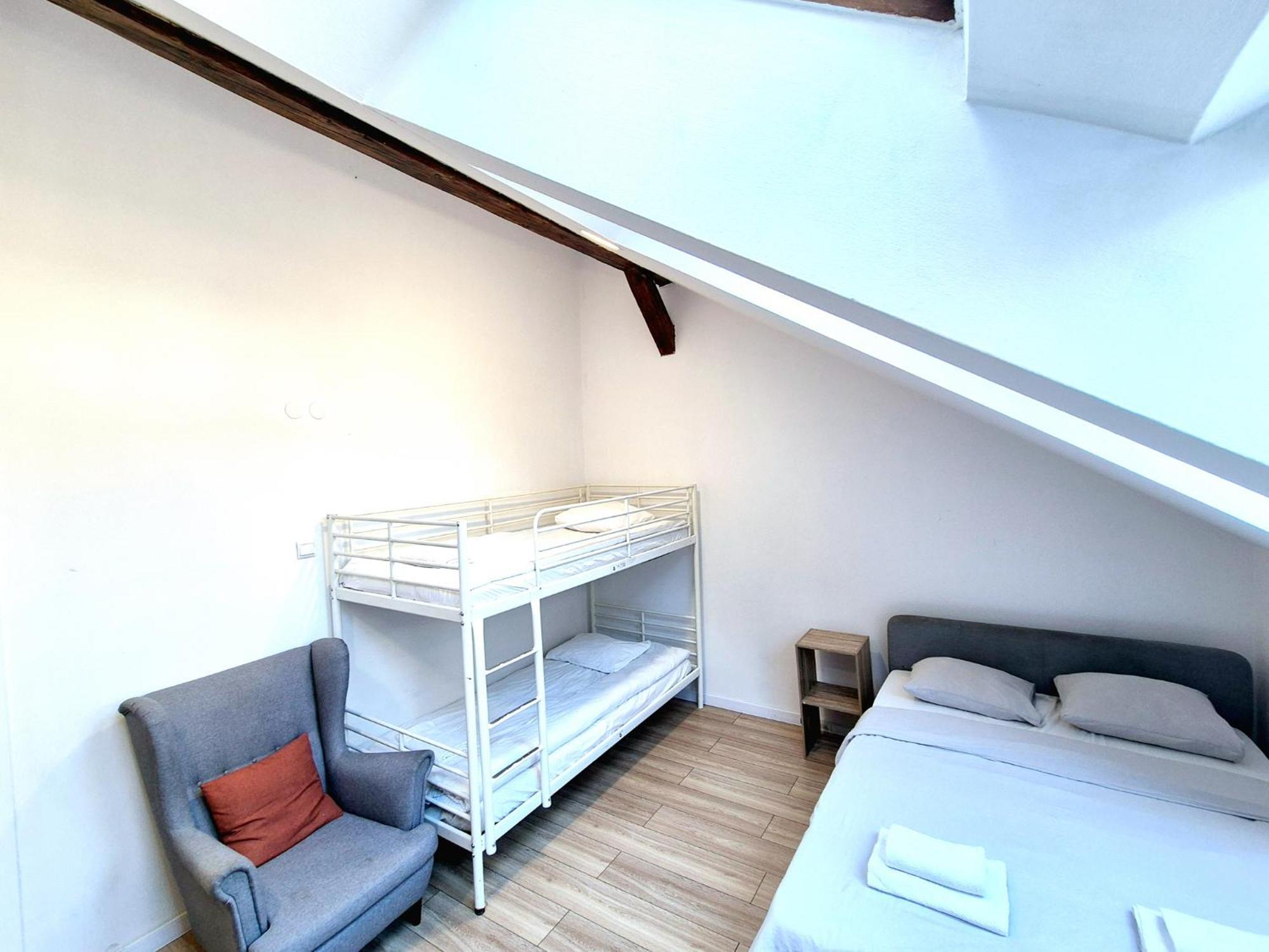 Pini Hostel - Przytulne Pokoje W Centrum Krakowa Kültér fotó